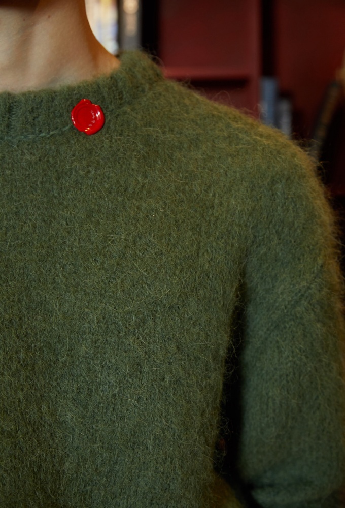 Mohair Knit Green With Sealing Wax Brooch